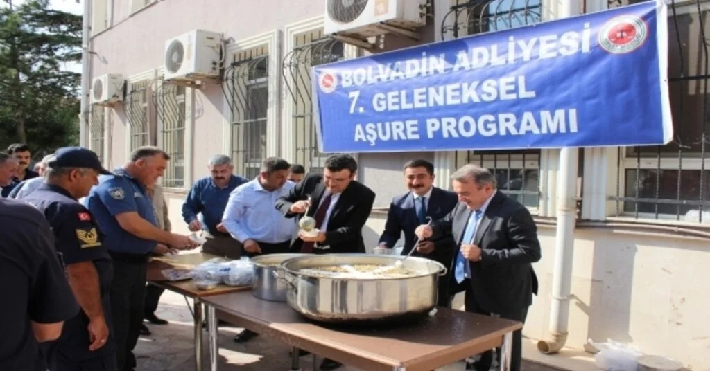 Adliyede Aşure İkramı