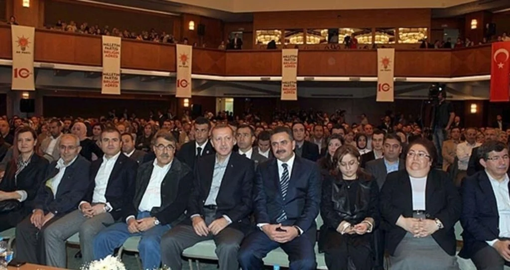 AK Parti Ekim'de kampa giriyor