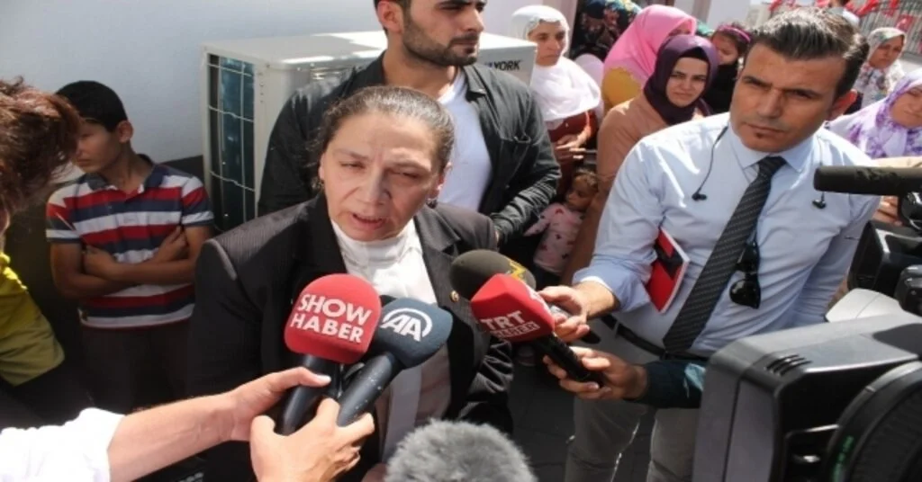 Ak Partili Milletvekili Eronat: (Teröristleri Kastederek) Ben Buradayım Demek İstiyorlar Ama Burada Değiller, Bu Anneler De Susmayacak”