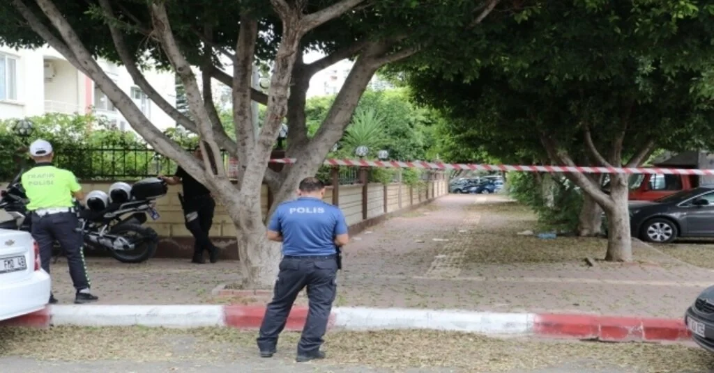 Antalyada Şüpheli Çanta Paniği