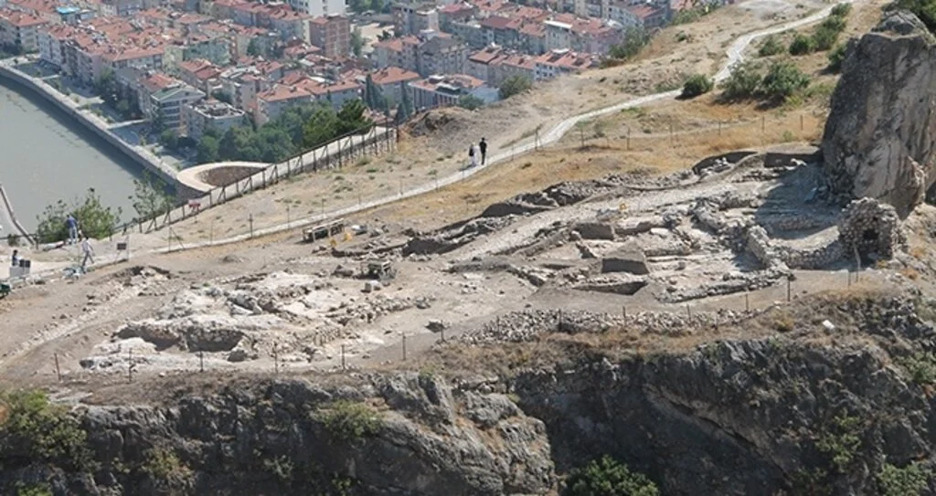 Arkeolojik kazılarda 700 yıllık cami bulundu