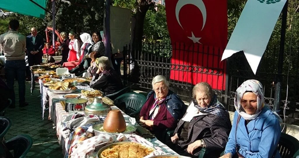 Asırlık mübadil yemek tarifleri kitaplaştırılacak