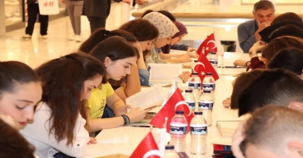 Avmde Kitap Okuma Etkinliği
