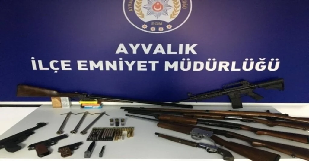Ayvalıkta Cephanelik Gibi Ev