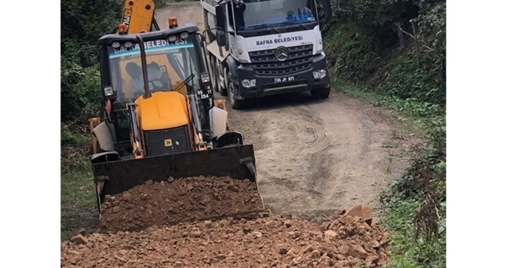 Bafra kırsalında yollar onarılıyor
