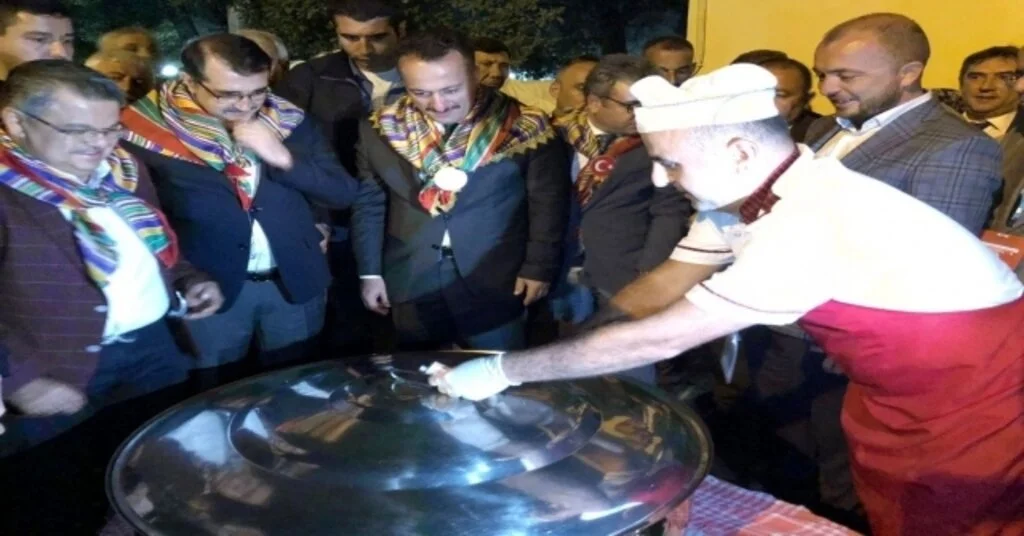 Bakan Dönmez Geleneksel Şifalı Pilav Kazanı Kapak Açma Programına Katıldı