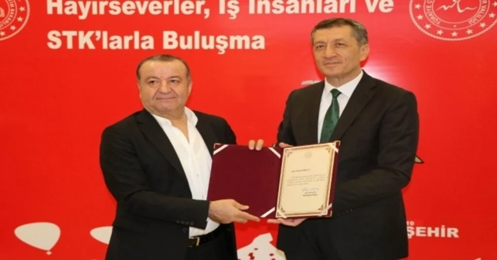 Bakan Selçuk Okul Yaptıran Hayırseverlerle Bir Araya Geldi