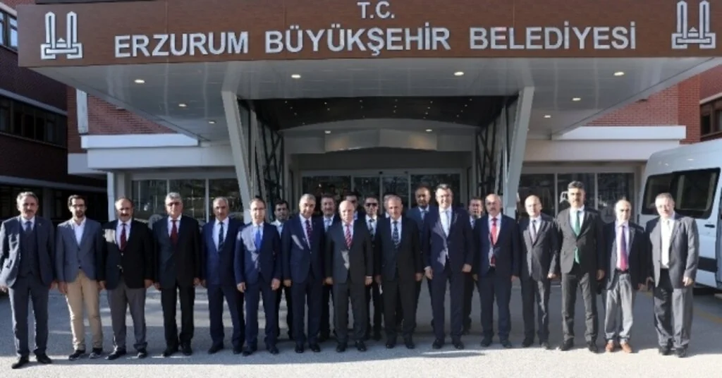 Bakan Turhandan Büyükşehire Ziyaret