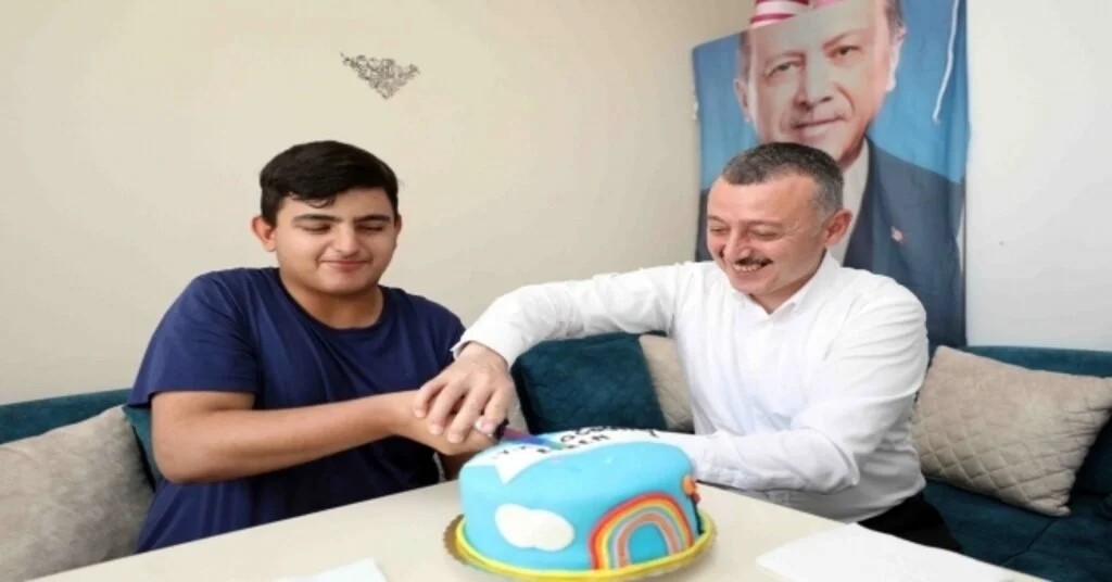 Başkan Büyükakından Evrene Sürpriz Doğum Günü