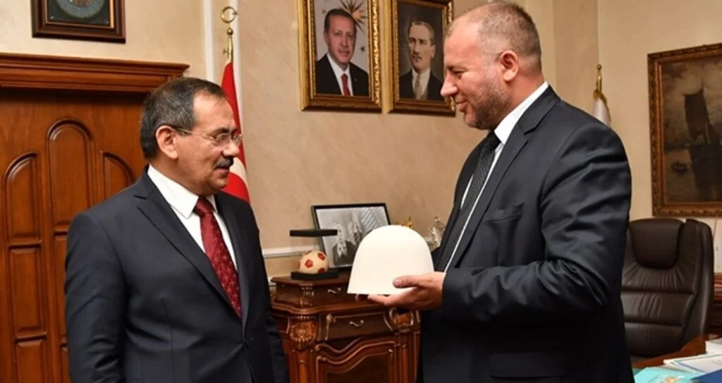 Başkan Demir'e sürpriz hediye 