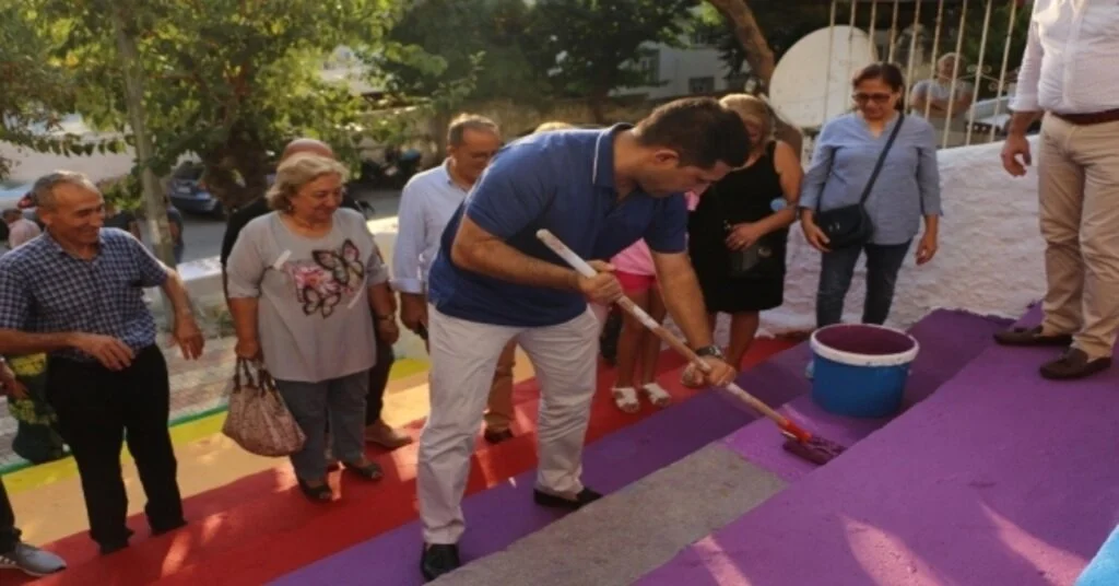 Başkan Ömer Günelin İlk Aday Adayı Olduğu Merdivenler 6 Yıl Öncesi Gibi Boyandı