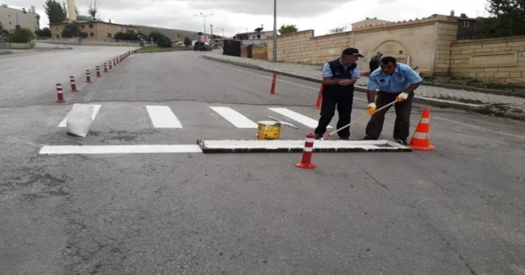 Bayburtta Yaya Geçidi Çizgileri Boyandı