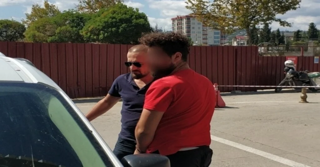 Bekar Evinde Uyuşturucu Satan 2 Kişi Tutuklandı