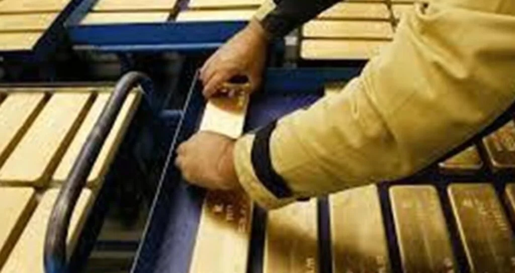 Belediye Başkanının Evinde 13,5 Ton Para ve Altın Bulundu