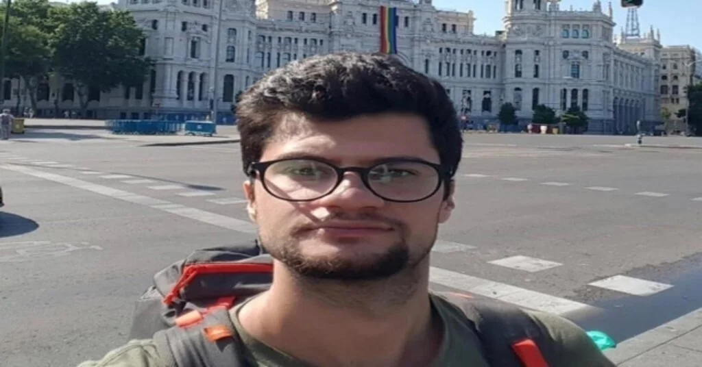 Bıçaklanarak Öldürülen İtü Mezunu Genç Son Yolculuğuna Uğurlandı