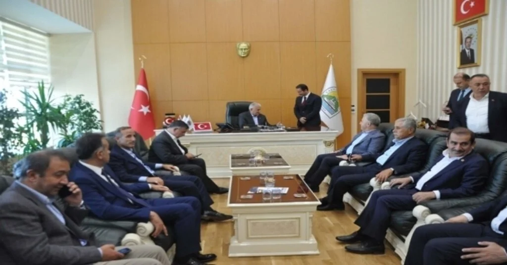 Binali Yıldırım Ve İsmet Yılmaz Bitliste Cenaze Törenine Katıldı