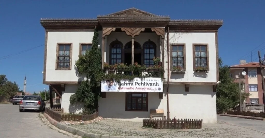 Bir Asırlık Konakta Kralların Ressamı Pehlivanlının Eserleri Sergileniyor