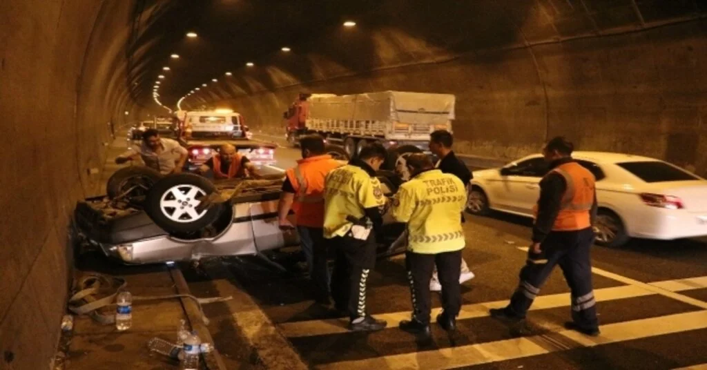 Bolu Dağı Tünelinde Otomobil Takla Attı: 2 Yaralı