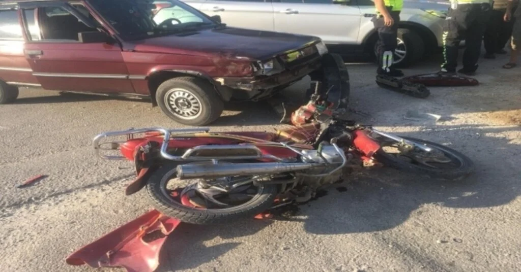 Boyabatta Motosiklet İle Otomobil Çarpıştı: 1 Yaralı