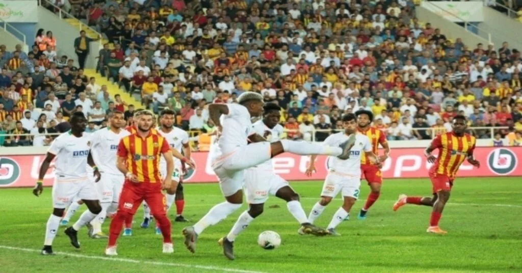 Btc Türk Yeni Malatyaspor: 0 - Alanyaspor: 3  (İlk Yarı)