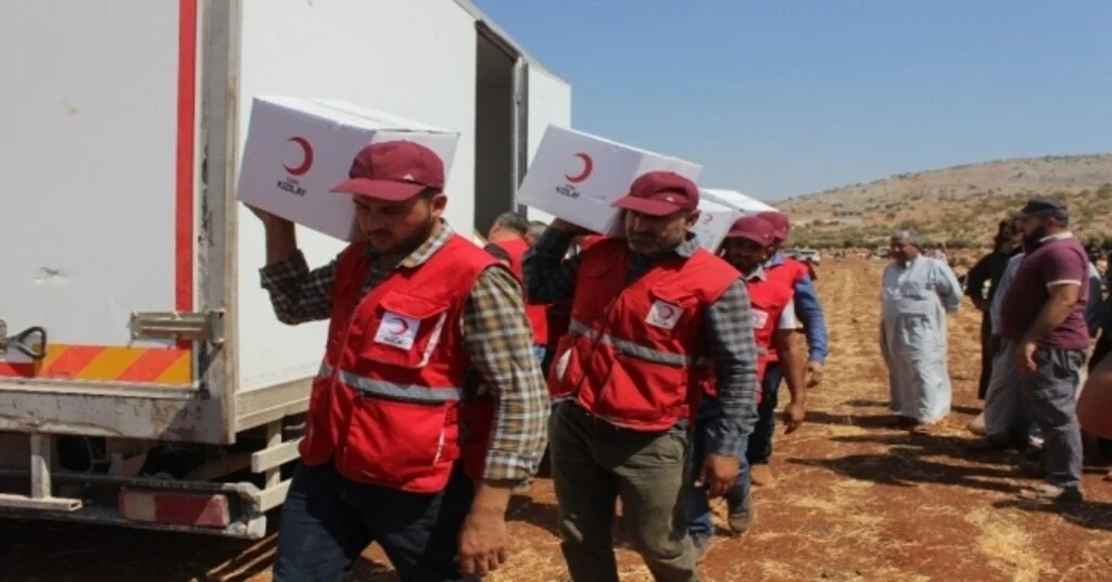 Çadırlarda Yaşayan İdliblilere Türk Kızılayından Yardım Eli
