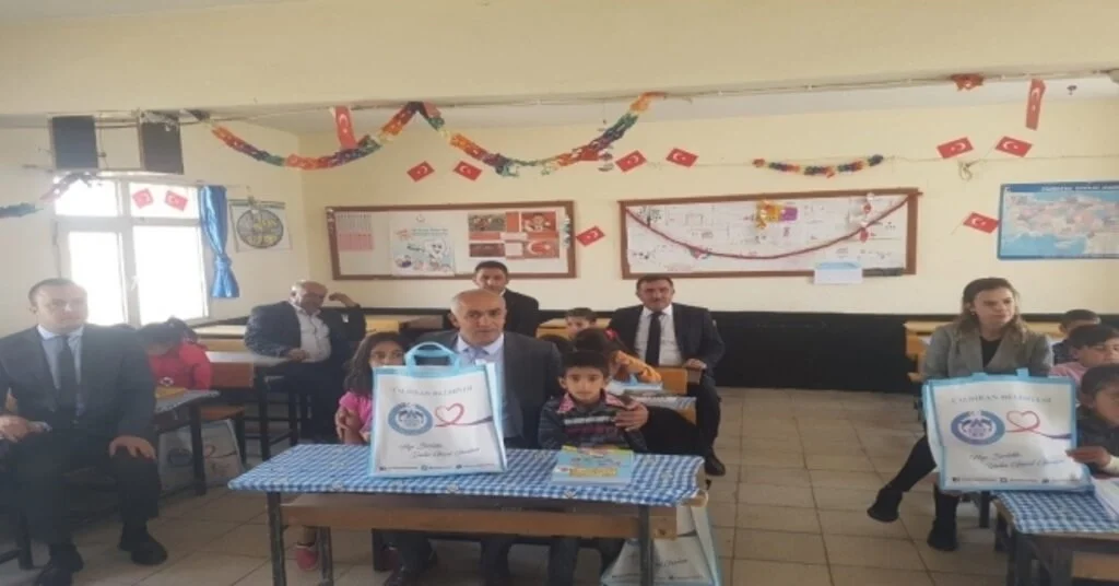Çaldıranda 19 Bin 500 Öğrenci Ders Başı Yaptı