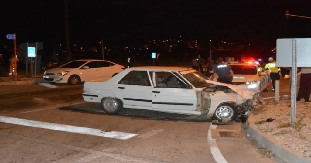 Çanakkalede Zincirleme Trafik Kazası: 2 Yaralı