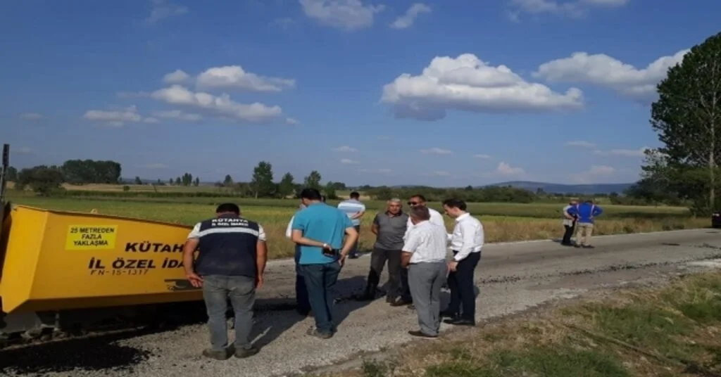 Çavdarhisarda Köy Ve Arazi Yolu Yapım Çalışmaları