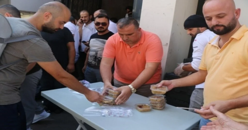 Çebi Grup Vatandaşlara Aşure Dağıttı