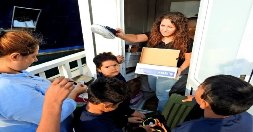 Çeşmede 266 Düzensiz Göçmen, İki Organizatör Yakalandı