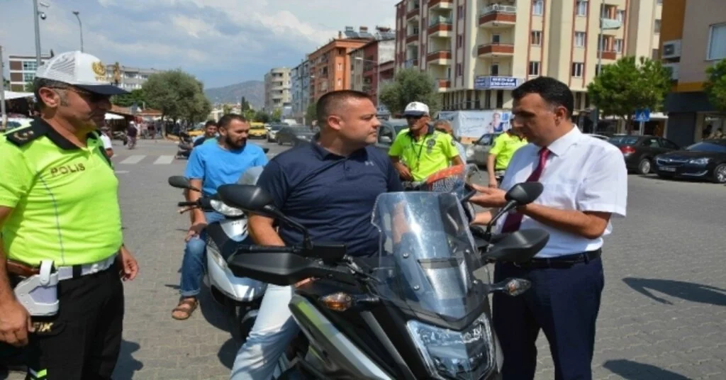 Ceza Bekleyen Sürücülere Kask Sürprizi