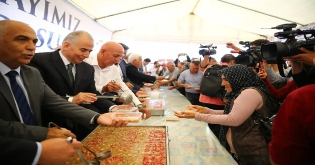 Denizli Büyükşehir Belediyesinde Aşure Hayrı