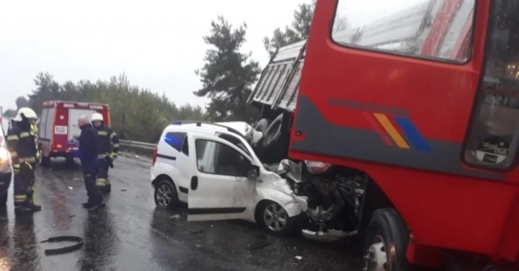 Denizlide Trafik Kazası: 1 Ölü, 2 Yaralı