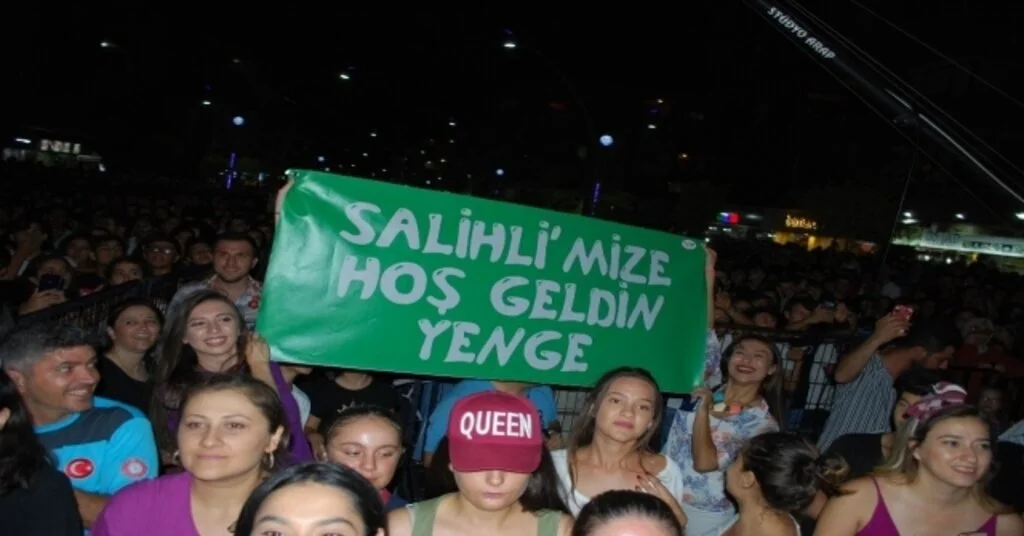 Derya Uluğa Manisada “Hoş Geldin Yenge” Pankartı