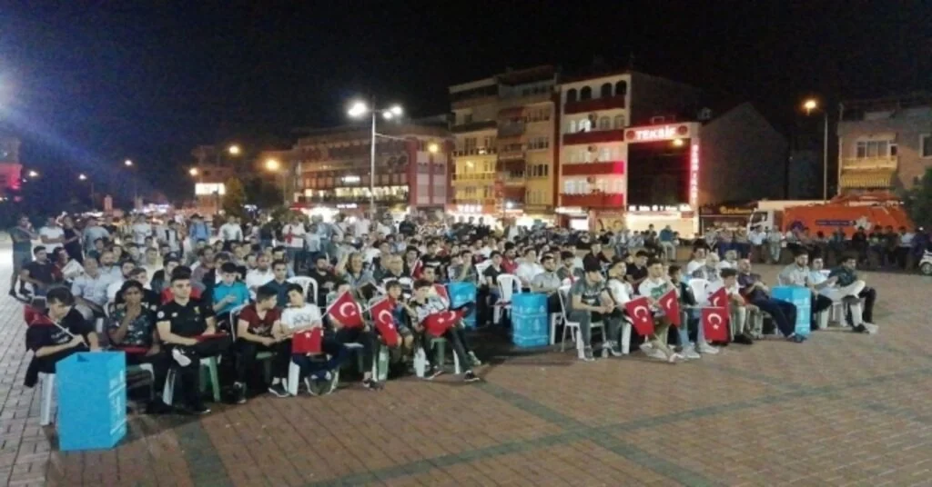 Dev Ekranda Maç Keyfini Yaşadılar