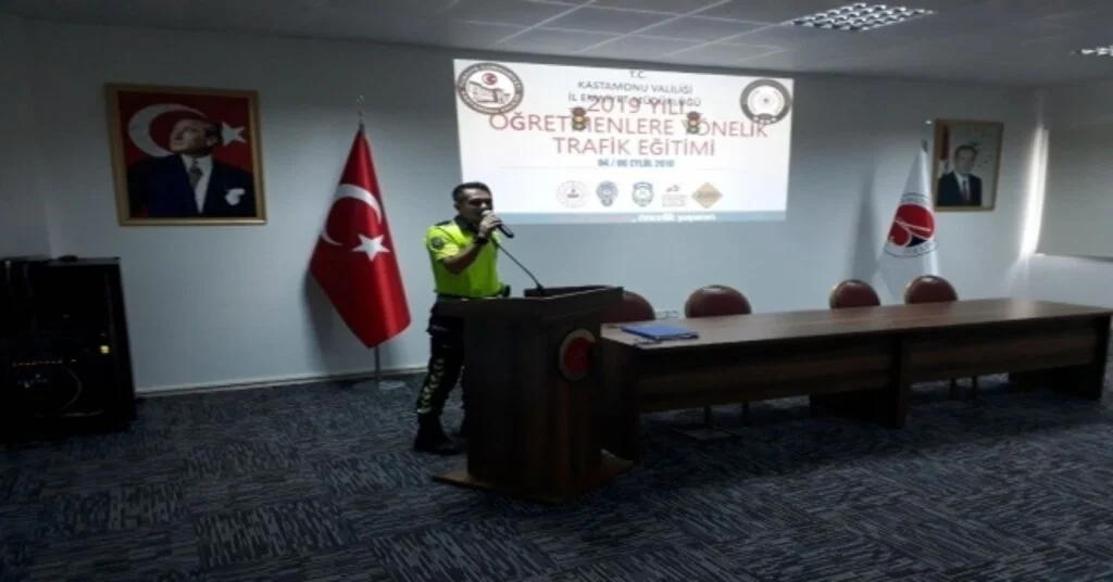 Devrekanide Öğretmenlere Trafik Eğitimi Verildi