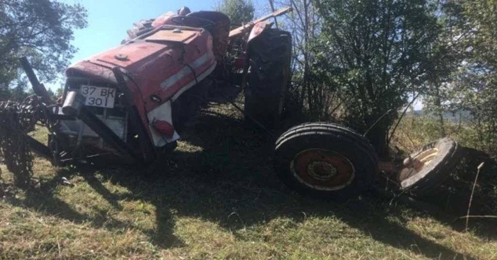 Devrilen Traktörün Altında Kalan Sürücü Yaralandı