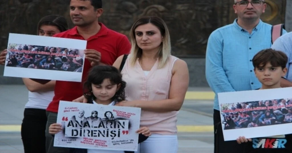 Diyarbakırda Hdp Binası Önünde Evlat Nöbeti Tutan Annelere Düzceden Destek
