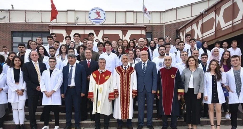 Doktor adayları önlüklerini giydi