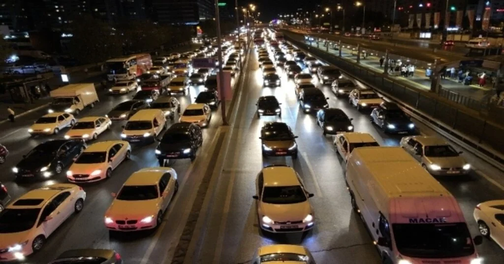 E-5Te Zincirleme Kaza: Trafik Kilitlendi