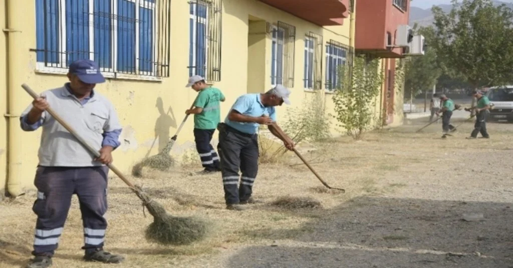 Efeler Gıda Çarşısında Temizlik Çalışması