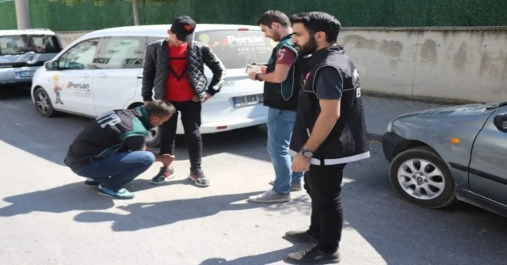 Eğitim Yılının İlk Günü Okul Çevrelerinde Uyuşturucu Uygulaması