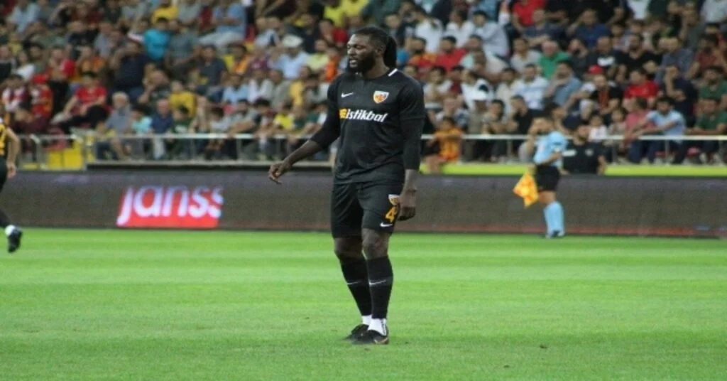 Emmanuel Adebayor İlk Maçına Çıktı