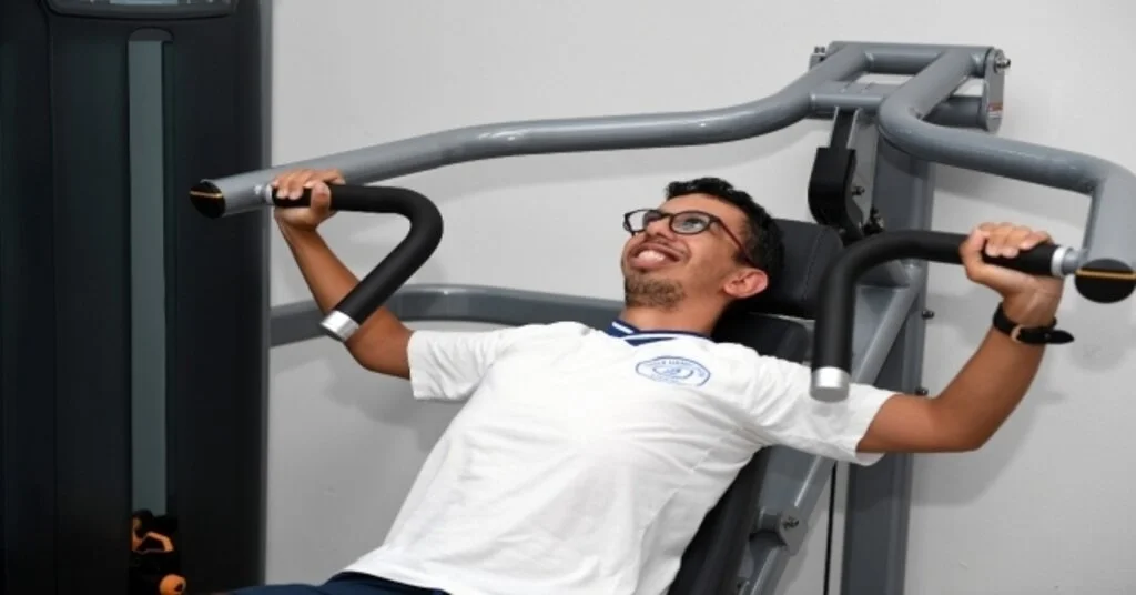 Engelli Genç, Fitness Sayesinde Yürüyüşünü Düzeltti