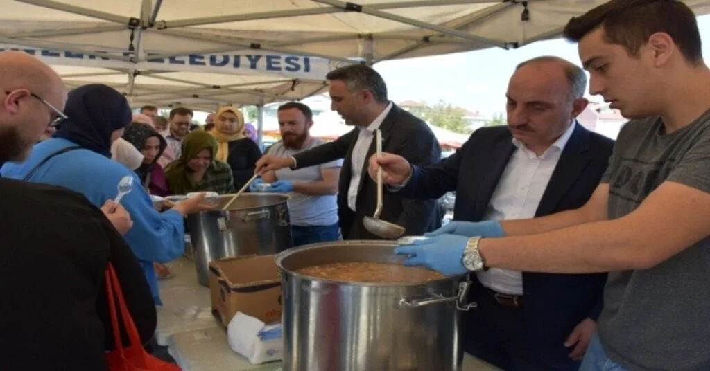 Erenlerde Ağızlar Aşure İle Tatlandı