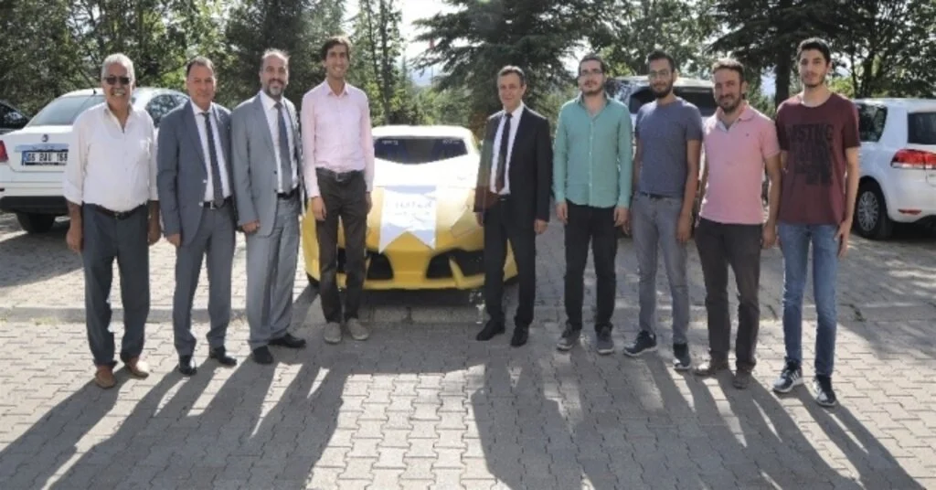 Erülü Öğrenciler İnsansız Elektrikli Otomobil Geliştirdi