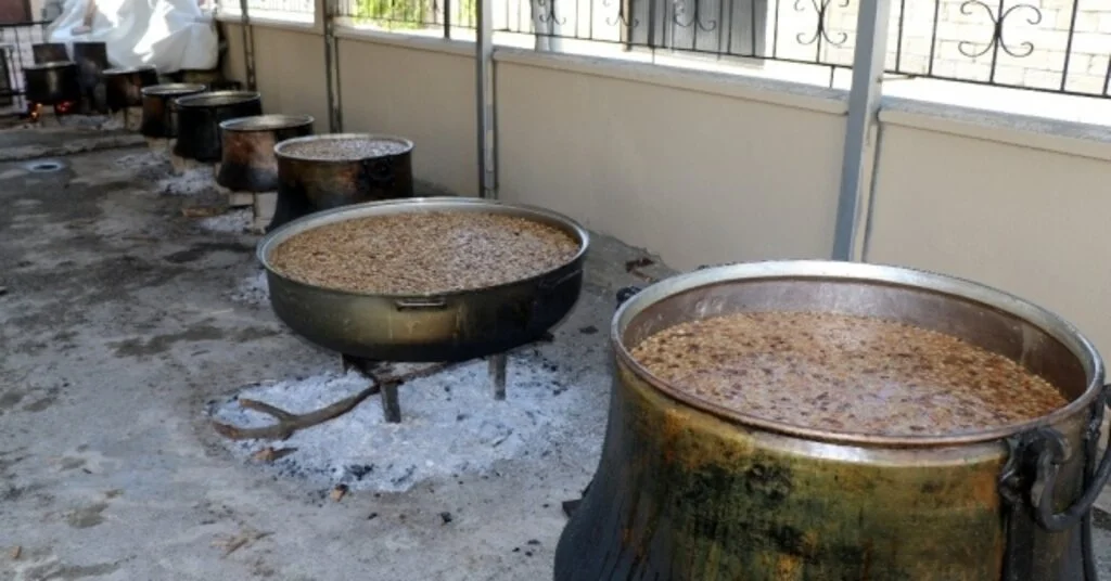 Erzincanda 10 Bin Kişilik Aşure İkramı
