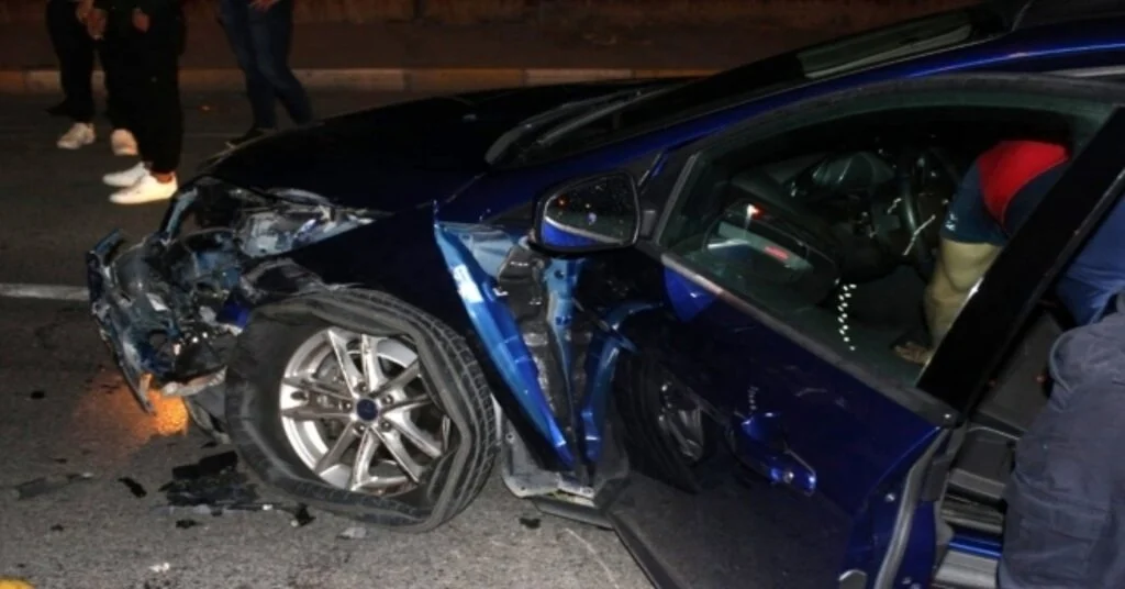 Erzincanda Trafik Kazası: 2 Yaralı
