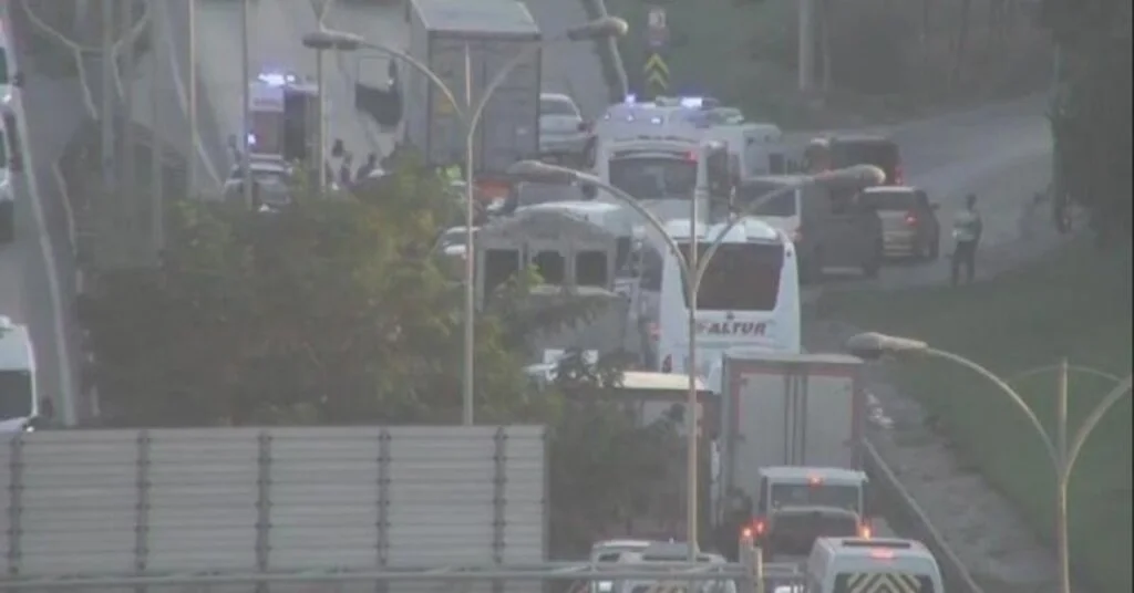 Esenyurt Tem Bağlantı Yolunda 7 Araçlık Zincirleme Trafik Kazası: 1İ Ağır 5 Yaralı