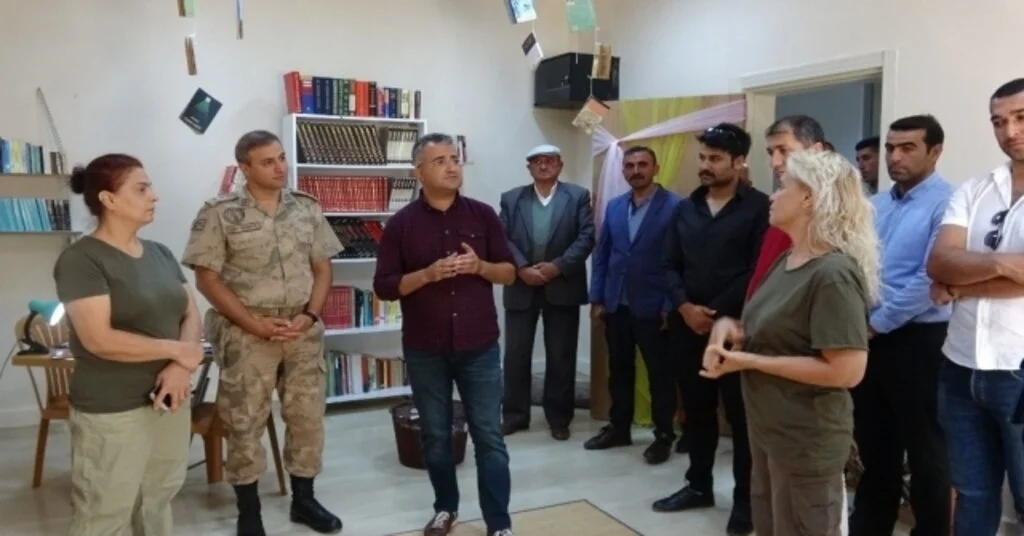 Ev Hanımları Güçlerini Birleştirdi, Mehmetçik İçin Karakola Kütüphane Kurdu